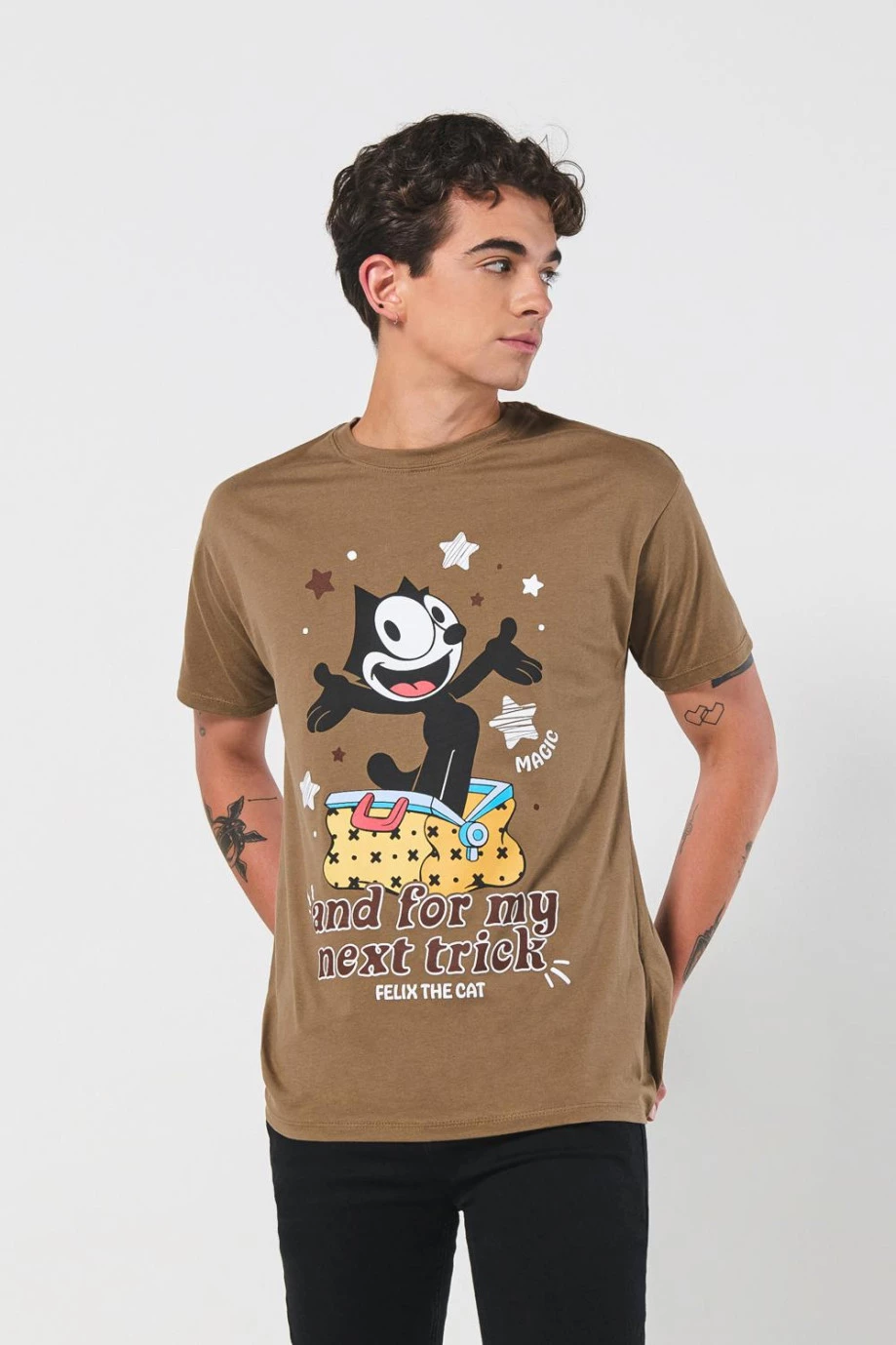 Camiseta café clara de Félix el Gato con manga corta