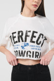 Camiseta oversize crop top crema con estampado vaquero