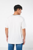 camiseta oversize para hombro con hombro caido