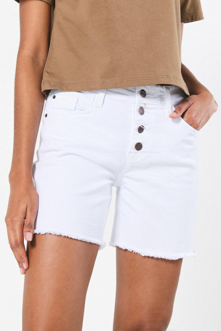 Short blanco en jean tiro alto con botones visibles