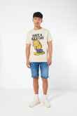 Camiseta manga corta con estampado de Garfield.