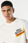 Camiseta cuello redondo crema con diseños de Hot Stuff