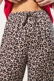 Pantalón palazzo kaki con bota recta y diseños animal print