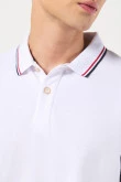 Camiseta unicolor polo con rayas en cuello y puños