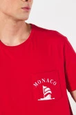 Camiseta roja con bolsillo, diseño college y manga corta