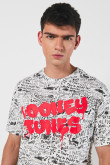 Camiseta cuello redondo crema con diseños de Looney Tunes