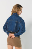 Chaqueta azul oscura de jean cropped con bolsillos