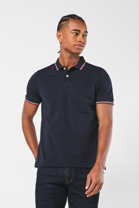 Camiseta unicolor polo con rayas en cuello y puños