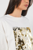 Camiseta oversize unicolor con diseño animal print brillante