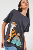 Camiseta gris manga corta con diseño de princesa Jasmine