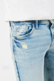 Jean skinny tiro bajo azul claro con rotos localizados