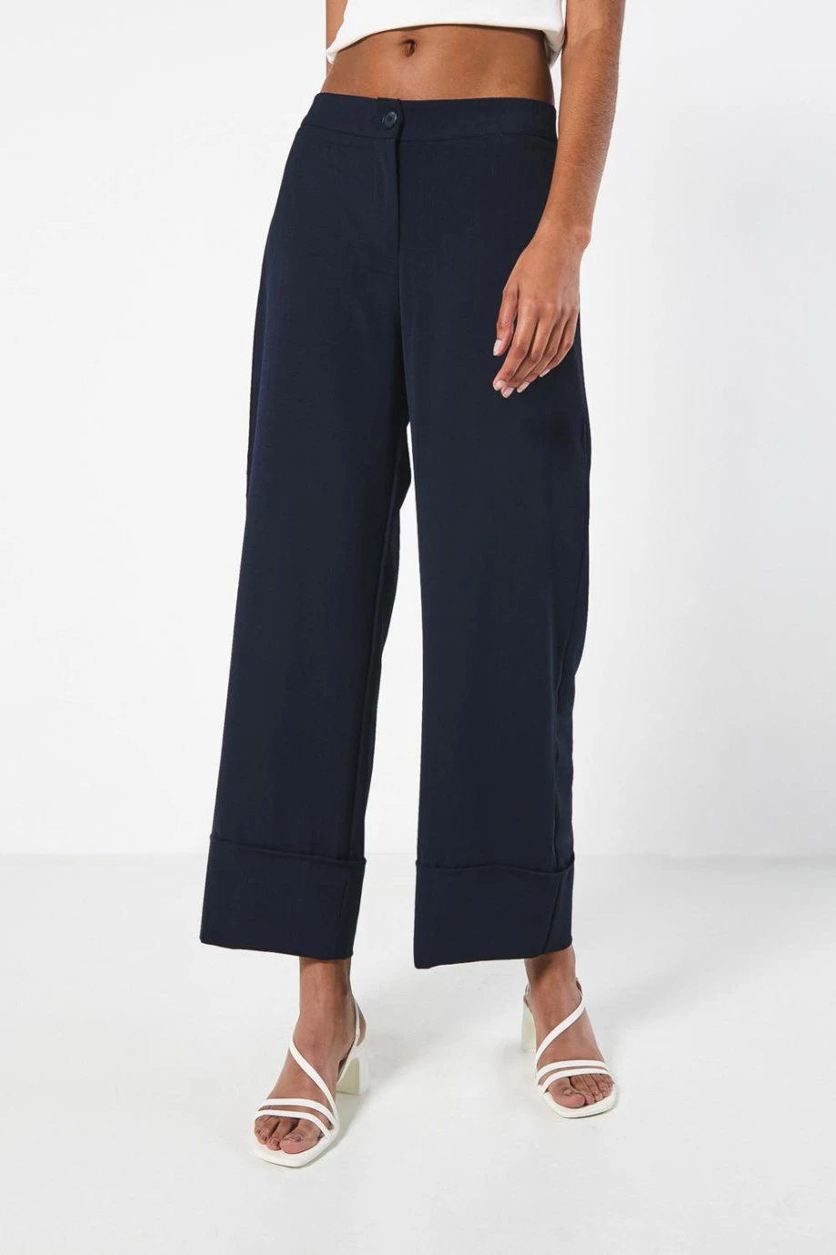 Pantalón culotte azul intenso con bota recta y tiro alto