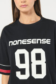 Camiseta oversize negra estampada con manga corta