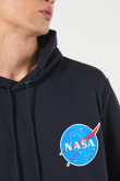 Buzo capota con estampado en frente de Nasa.