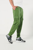 Pantalón unicolor jogger cargo con bolsillos laterales