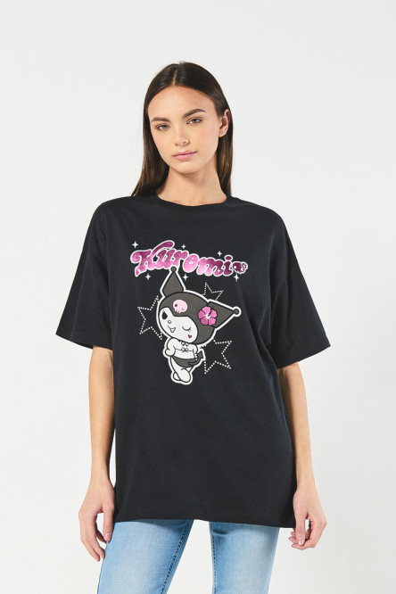 Camiseta oversize negra con diseño de Kuromi y manga corta