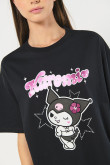 Camiseta oversize negra con diseño de Kuromi y manga corta