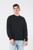 Buzo negro cuello redondo oversize con hombro rodado