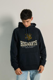 buzo-capota-ranglan-con-estampado-del-escudo-de-hogwarts