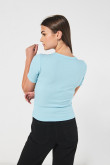 Camiseta para mujer unicolor manga corta cuello redondo, fit slim en tela acanalada