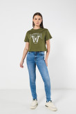 Camiseta crop top verde oscura con estampado esotérico