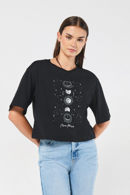 Camiseta oversize negra crop top con diseño cósmico