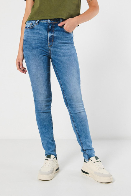 Jean azul jegging con desgastes sutiles y tiro súper alto