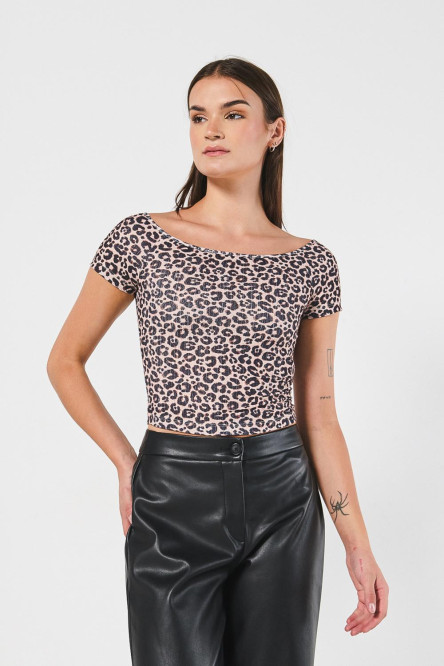 Camiseta manga corta negra con estampados animal print