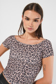 Camiseta manga corta negra con estampados animal print