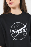 Camiseta oversize manga corta negra con arte de NASA