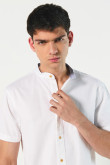 Camisa cuello neru o mao, manga corta en slim fit