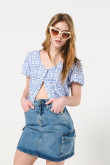 blusa-crop-cuello-v-con-pechera-y-manga-corta