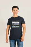 camiseta-manga-corta-con-estampado-de-un-paisaje-de-estilo-vintage