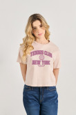 Camiseta unicolor crop top con texto college deportivo