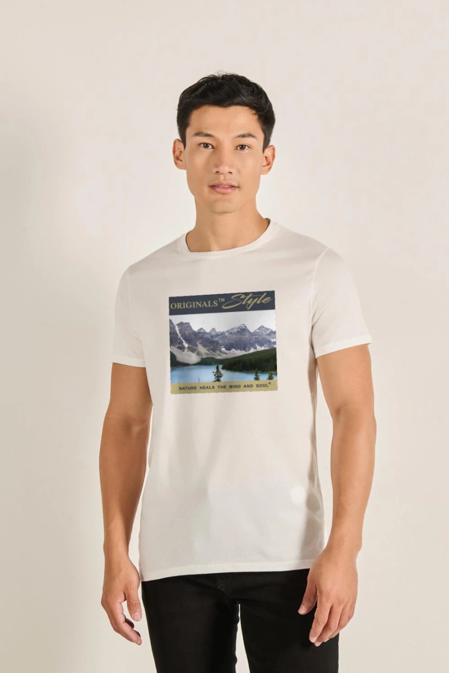 Camiseta unicolor cuello redondo con paisaje artístico