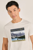 Camiseta unicolor cuello redondo con paisaje artístico