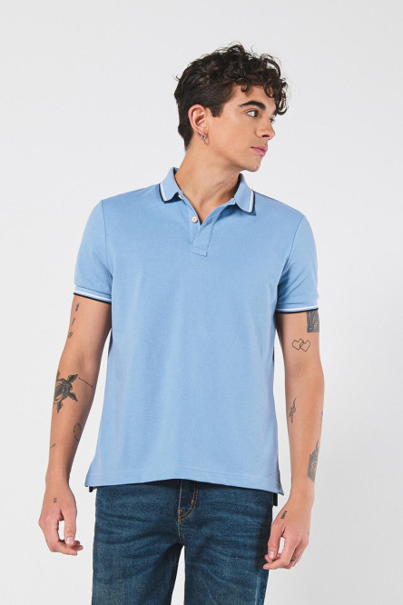 Camiseta unicolor polo con rayas en cuello y puños