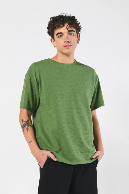 Camiseta oversize verde manga corta con finas texturas