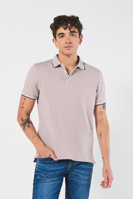 Camiseta polo unicolor con manga corta y botones en frente