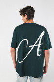 Camiseta verde oversize con diseños artísticos y manga corta