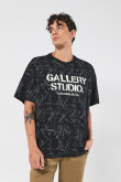 Camiseta oversize negra manga corta con estampado artístico