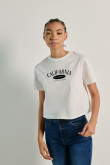 Camiseta crop top unicolor con texto college de California