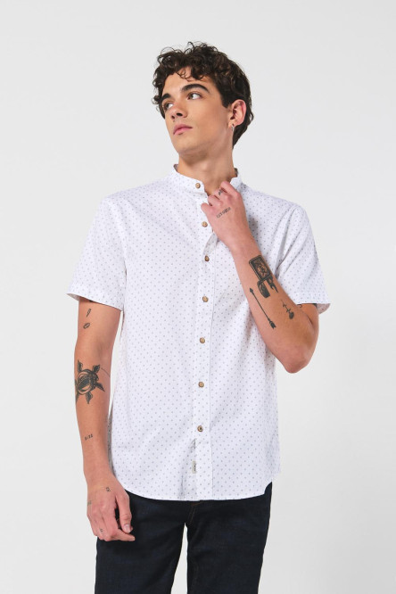 Camisa blanca cuello nerú con estampados mini print