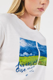 Camiseta crema manga corta con paisaje artístico