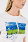 Camiseta crema manga corta con paisaje artístico