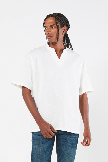 Camiseta para hombre unicolor en algodón texturizada cuello neru.