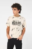 Camiseta manga corta estampado continuo con estampado localizado en frente.