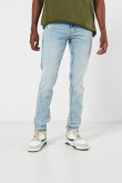 Jean azul claro skinny tiro bajo con rotos sutiles