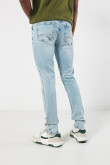 Jean azul claro skinny tiro bajo con rotos sutiles