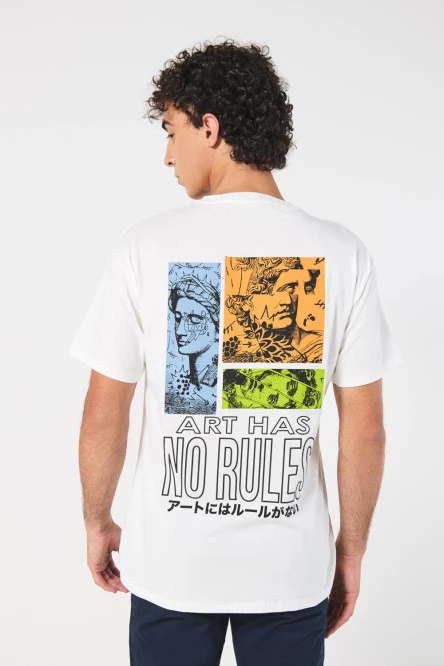 Camiseta crema con escultura artística y manga corta